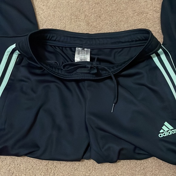 Adidas jogger pants ! - Picture 7 of 8